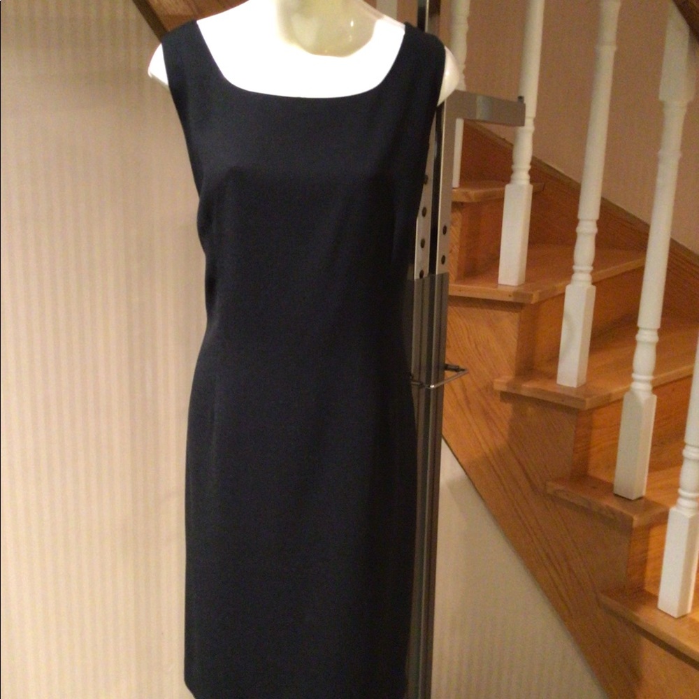 🎉Host Pick 🎉NWT Black classic sleeveless fully lined sheath dress